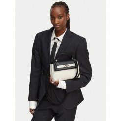 Torebka KARL LAGERFELD. Czarne torebki klasyczne damskie Karl Lagerfeld, bez wzorów, bez dodatków. Za 1,299.00 zł.