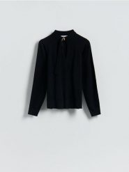 Cienki sweter z wiskozą - czarny. Czarne swetry klasyczne damskie Reserved, l, z bawełny, bez kołnierzyka. Za 119.99 zł.