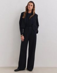 Damskie spodnie luźne, krawieckie Luxe czarne. Czarne spodnie sportowe damskie Aim'n, s, z materiału, na fitness i siłownię. Za 563.00 zł.