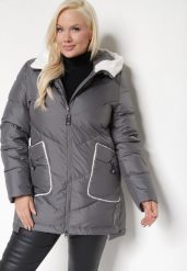 Ciemnoszara Zimowa Kurtka z Pikowanymi Przeszyciami i Kapturem Learell. Szare kurtki damskie Born2be, na zimę, xl, bez wzorów, z materiału. Za 279.99 zł.