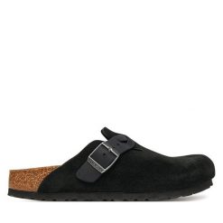 Klapki Birkenstock. Czarne klapki damskie Birkenstock, bez wzorów, bez obcasa. Za 519.99 zł.