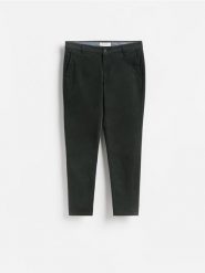 Spodnie chino slim fit - zielony. Zielone spodnie materiałowe męskie Reserved, bez wzorów, z bawełny. Za 129.99 zł.