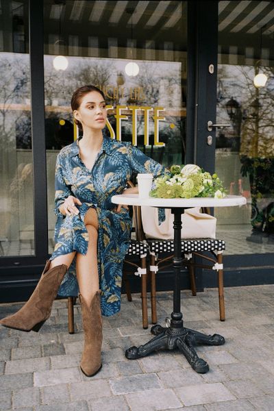 Wzorzysta Sukienka w stylu Koszulowym - Model 2. Czerwone sukienki damskie MOE, l, bez wzorów, z materiału, wizytowe, bez kołnierzyka, bez ramiączek, koszulowe. Za 338.39 zł.