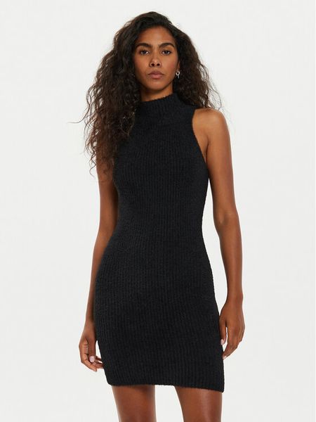 Guess Sukienka codzienna W4BK72 Z3BJ0 Czarny Regular Fit. Czarne sukienki damskie Guess, na co dzień, xxl, z aplikacjami, z syntetyku, bez kołnierzyka, bez ramiączek, proste. Za 247.00 zł.