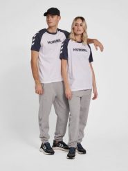 Koszulka Hummel Legacy Blocked. Białe t-shirty damskie HUMMEL, xs, bez wzorów, z bawełny, bez kołnierzyka. Za 130.50 zł.