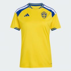 Koszulka domowa Szwecja 26. Żółte bluzki damskie Adidas, bez wzorów, sportowe, bez kołnierzyka, bez ramiączek. Za 439.00 zł.