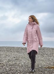Płaszcz przeciwdeszczowy damski Didriksons Elissa Parka. Czerwone płaszcze damskie Didriksons, m, bez wzorów, z materiału. Za 890.99 zł.