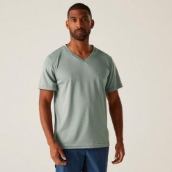 Koszulka Regatta Fingal V-Neck. Niebieskie t-shirty sportowe męskie Regatta, m, z materiału, bez ramiączek, na fitness i siłownię. Za 52.15 zł.