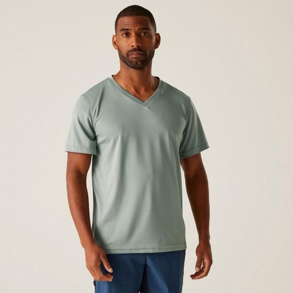 Koszulka Regatta Fingal V-Neck. Niebieskie t-shirty sportowe męskie Regatta, m, z materiału, bez ramiączek, na fitness i siłownię. Za 52.15 zł.