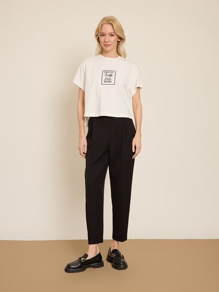 BGN Koszulka w kolorze kremowym rozmiar: 36. Brązowe bluzki damskie BGN, bez wzorów, bez kołnierzyka, bez ramiączek. Za 56.99 zł.