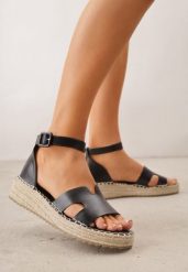 Czarne Sandały VICES na Platformie z Plecionką i Wycięciami Helimis. Czarne sandały damskie Renee, bez wzorów, z koronki, bez obcasa, na platformie. Za 99.99 zł.