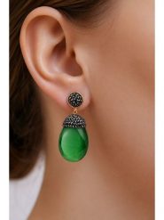 L'Atelier de Gaia Pozłacane kolczyki-wkrętki z kocim okiem i hematytami rozmiar: onesize. Zielone kolczyki damskie L'Atelier de Gaia, z hematytem, pozłacane. Za 65.95 zł.