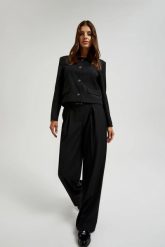 Eleganckie spodnie z paskiem czarne. Czarne spodnie materiałowe damskie MOODO, bez wzorów, eleganckie. Za 159.99 zł.