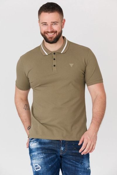 GUESS Khaki męska koszulka polo z paskiem na kołnierzyku, Rozmiar M. Zielone koszulki polo męskie Guess, m, z aplikacjami, prążkowane, bez ramiączek. W wyprzedaży za 170.99 zł.