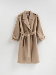 Dwurzędowy płaszcz z paskiem - beżowy. Brązowe płaszcze damskie Reserved, l, bez wzorów, z tkaniny. Za 259.99 zł.