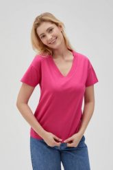 Bawełniany t-shirt z dekoltem w serek fuksjowy. T-shirty damskie MOODO, l, bez wzorów, z bawełny, bez kołnierzyka. Za 39.99 zł.