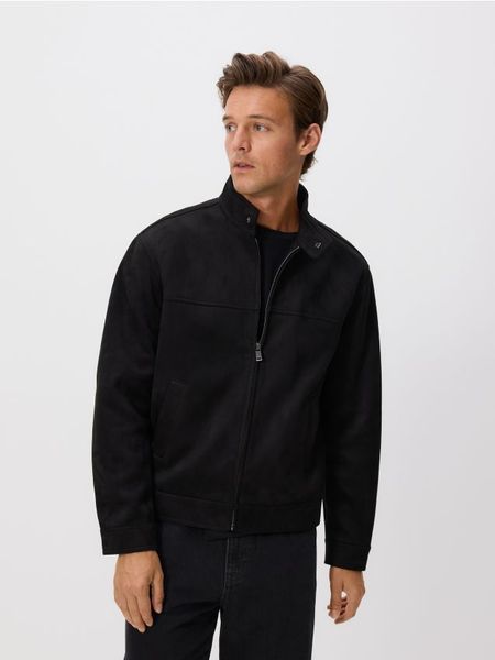 Kurtka z imitacji zamszu - czarny. Czarne kurtki męskie Reserved, l, bez wzorów, bez kaptura. W wyprzedaży za 159.99 zł.
