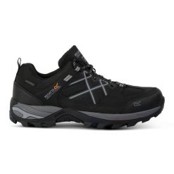 Buty męskie Samaris III Low. Brązowe buty trekkingowe męskie Regatta, bez zapięcia, trekkingowe. W wyprzedaży za 329.99 zł.