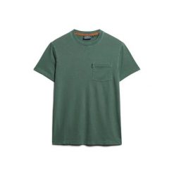 T-shirt z kieszonką w odcieniu wyblakłym Superdry Essential. Zielone t-shirty męskie Superdry., m, bez wzorów, bez kołnierzyka. W wyprzedaży za 131.10 zł.
