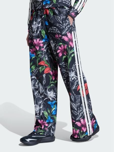 Adidas Spodnie dresowe X Farm Rio House Of Trio Track KR0243 Czarny Relaxed Fit. Czarne spodnie dresowe damskie Adidas, s, bez wzorów, z dresówki. Za 349.99 zł.