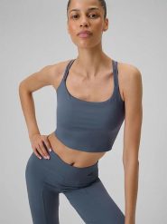 4F Top w kolorze niebieskim do jogi rozmiar: S. Niebieskie topy damskie 4f, s, bez wzorów, z materiału, bez kołnierzyka. Za 54.99 zł.