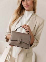 Lia Biassoni Skórzana torebka "Fegana" w kolorze beżowym - 20 x 14 x 8 cm rozmiar: onesize. Brązowe torebki klasyczne damskie Lia Biassoni, bez wzorów, z materiału, bez dodatków. Za 217.99 zł.