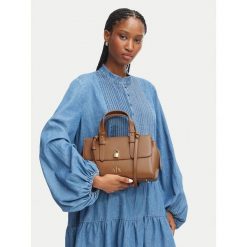 Torebka Armani Exchange. Brązowe torebki klasyczne damskie Armani Exchange, bez wzorów, bez dodatków. Za 704.99 zł.