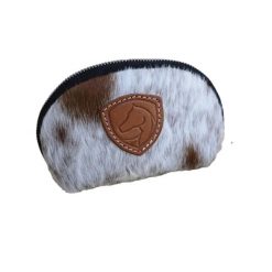 Torebka na kosmetyki z nadrukiem Edix Saddles. Brązowe torebki klasyczne damskie EDIX SADDLES, bez wzorów, z materiału, z nadrukiem, bez dodatków. Za 222.50 zł.