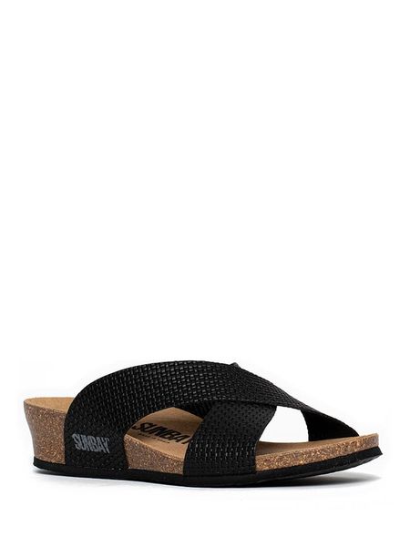 Sunbay Klapki "Rita" w kolorze czarnym na koturnie rozmiar: 40. Czarne klapki damskie Sunbay, bez wzorów, bez obcasa, na koturnie. Za 164.95 zł.