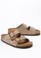 Klapki damskie BIRKENSTOCK ARIZONA LEOI. Brązowe klapki damskie Birkenstock, bez wzorów, bez obcasa. Za 439.99 zł.
