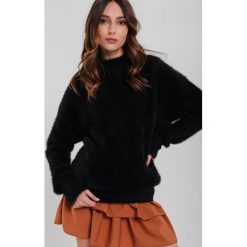 Czarny Sweter Wełniany Merrill. Czarne swetry klasyczne damskie Renee, l, z wełny, bez kołnierzyka. Za 79.99 zł.