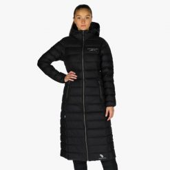 Kurtka damska hiking wodoodporna wiatroszczelna oddychająca Östersund Long. Czarne kurtki damskie SWEDEMOUNT, bez wzorów, z puchu, bez kaptura. Za 899.99 zł.