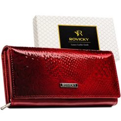 Duży, czerwony portfel damski z lakierowanej skóry naturalnej, wyposażony w system RFID Rovicky RPN-20A-RSP. Czerwone portfele damskie z aplikacjami, ze skóry. Za 71.99 zł.