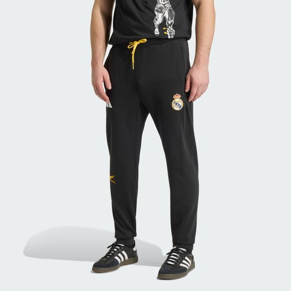 Spodnie adidas Real Madrid Avengers. Czarne spodnie materiałowe męskie Adidas, bez wzorów, sportowe. Za 299.00 zł.