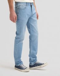 MESKIE SPODNIE LEE RIDER SPIRITED 112376911. Spodnie materiałowe męskie Lee, bez wzorów, z jeansu. Za 219.99 zł.