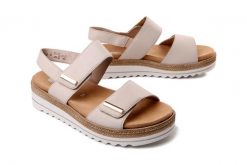 Rieker Remonte D0Q59-61 Beżowy, sandały damskie. Brązowe sandały damskie Rieker Remonte, bez wzorów, ze skóry, bez obcasa. Za 379.90 zł.