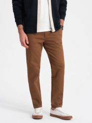 Spodnie męskie chino SLIM FIT z delikatną teksturą - karmelowe V3 OM-PACP-0190 - XXL. Spodnie materiałowe męskie Ombre Clothing, bez wzorów, z bawełny. W wyprzedaży za 199.99 zł.