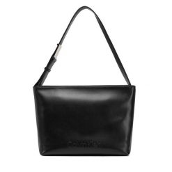 Torebka Calvin Klein. Czarne torebki klasyczne damskie CALVIN KLEIN, bez wzorów, bez dodatków. Za 349.99 zł.