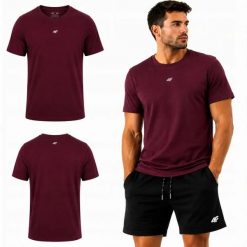 KOSZULKA 4F T-SHIRT MĘSKI BAWEŁNIANY LIMITED EDITION M3947 SS26. Czerwone t-shirty sportowe męskie 4f, m, z bawełny, bez ramiączek, na fitness i siłownię. Za 54.99 zł.