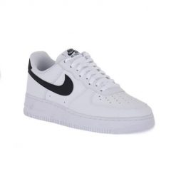 Buty do chodzenia męskie Nike Air Force 1 07. Białe buty sportowe na co dzień męskie Nike, z gumy, bez zapięcia, trekkingowe, nike air force. Za 529.99 zł.