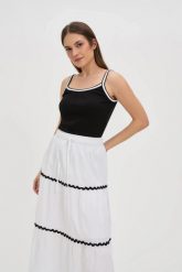 Bawełniany top czarny. Czarne topy damskie MOODO, l, bez wzorów, z bawełny, bez kołnierzyka. Za 39.99 zł.