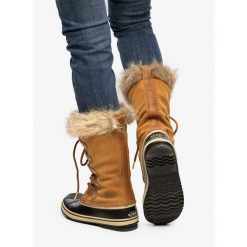 Buty zimowe damskie Sorel Joan of Arctic. Brązowe obuwie trekkingowe damskie Sorel, na zimę. W wyprzedaży za 709.00 zł.
