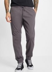 Spodnie chinosy z gumką, relaxed fit, z prostą nogawką. Szare spodnie materiałowe męskie bonprix, bez wzorów. Za 139.99 zł.