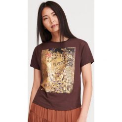 T-shirt Gustav Klimt - Brązowy. Brązowe t-shirty damskie Reserved, l, bez wzorów, bez kołnierzyka. Za 39.99 zł.
