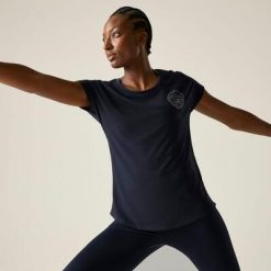 Damska koszulka z krótkim rękawem i grafiką Serenity. Niebieskie t-shirty damskie Dare 2b, bez wzorów, z lyocellu, bez kołnierzyka. Za 139.99 zł.