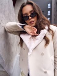 Kurtka sherpa z ocieplanym futerkiem - kremowy. Białe kurtki damskie Sinsay, l, bez wzorów, bez kaptura. Za 139.99 zł.