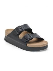 Birkenstock Klapki "Arizona" w kolorze czarnym rozmiar: 36. Czarne klapki damskie Birkenstock, bez wzorów, bez obcasa. Za 325.03 zł.