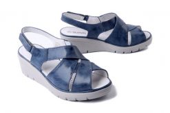 SUAVE 710235-05 blau, sandały damskie. Niebieskie sandały damskie Suave, bez wzorów, bez obcasa, na koturnie. Za 262.43 zł.