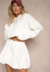 Białe Szorty z Bawełny o Baloniastym Kroju z Gumką w Talii Heltewin. Białe szorty damskie Renee, bez wzorów, z bawełny, eleganckie. Za 44.99 zł.