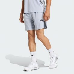 Szorty Tech Essentials Workout 3-Stripes. Szare szorty męskie Adidas, bez wzorów, sportowe. Za 199.00 zł.